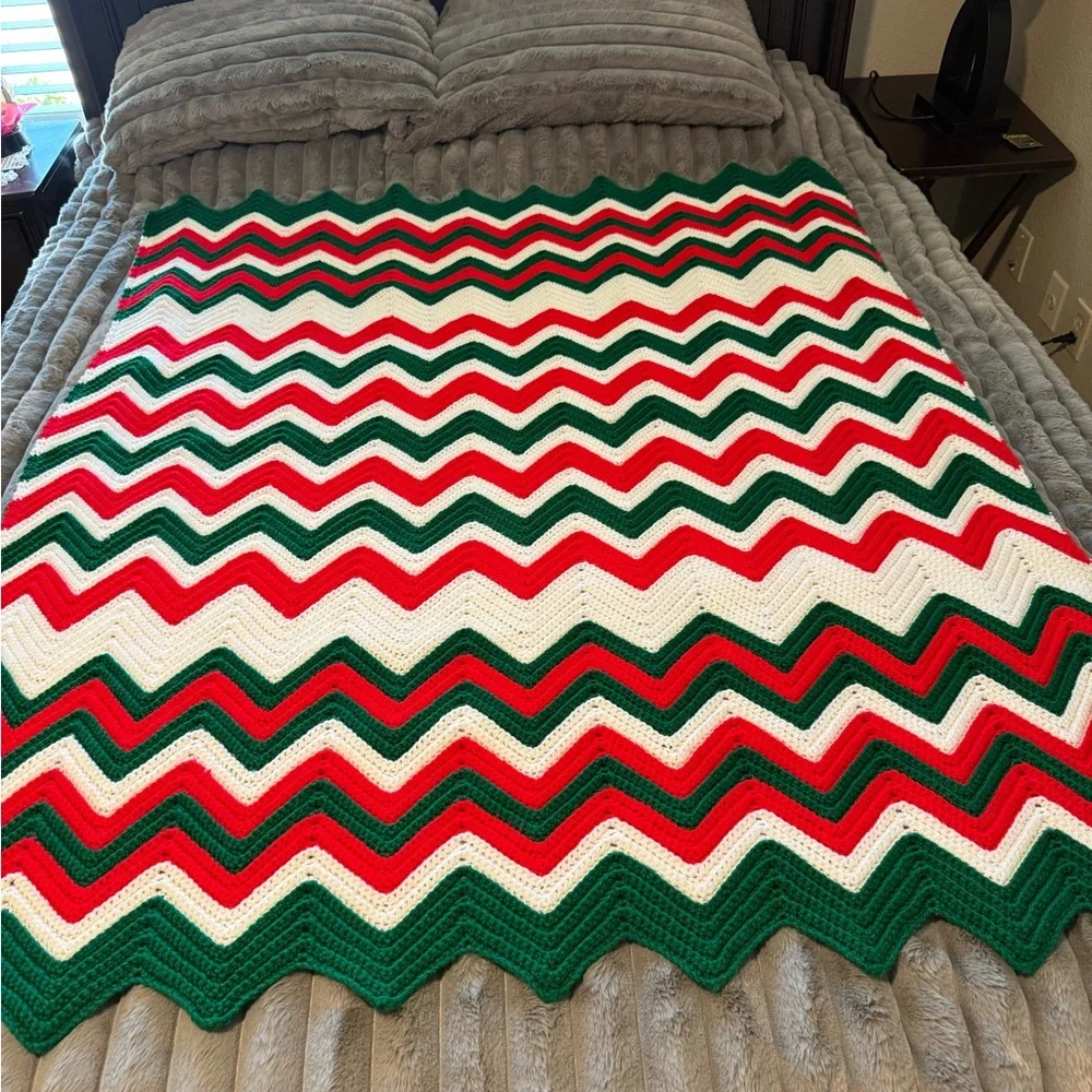 Holiday Zigzag Blanket - Red, Green, White